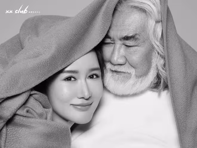 張紀中曬妻子性感照發文「如春水映梨花」，網友：「梨花壓海棠」