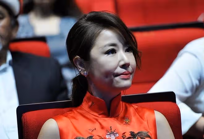 林心如被說有50多歲瞬間不悅，謝娜的救場反應不愧是湖南台一姐