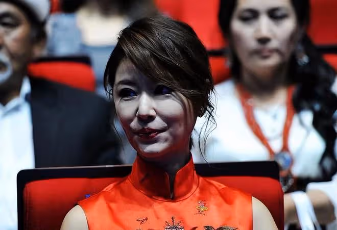 林心如被說有50多歲瞬間不悅，謝娜的救場反應不愧是湖南台一姐