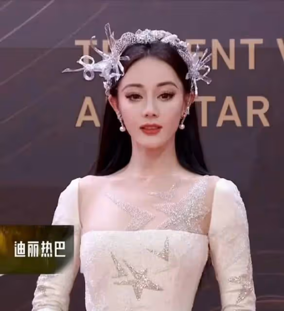這是迪麗熱巴？