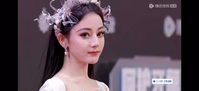 這是迪麗熱巴？
