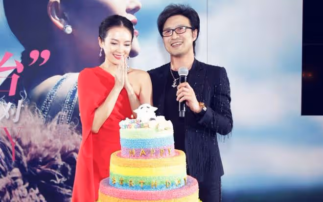 同一天，章子怡汪峰離婚了，而賈乃亮李小璐復合了