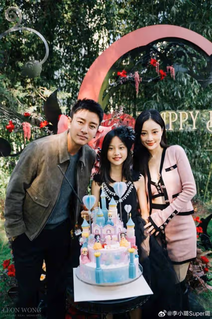 同一天，章子怡汪峰離婚了，而賈乃亮李小璐復合了