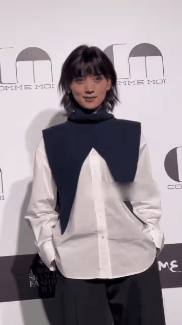 劉愷威老婆李曉峰現身又酷又颯，沒想到楊冪一身黑白配就將之秒殺