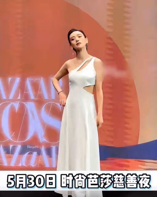 劉愷威老婆李曉峰現身又酷又颯，沒想到楊冪一身黑白配就將之秒殺
