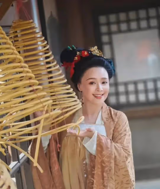 她長得漂亮、演技好,清華教授等她9年才結婚,每月給10萬零花錢