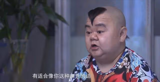 他身高僅1米2,卻買7套房開豪車,迎娶1米65女演員成人生贏家