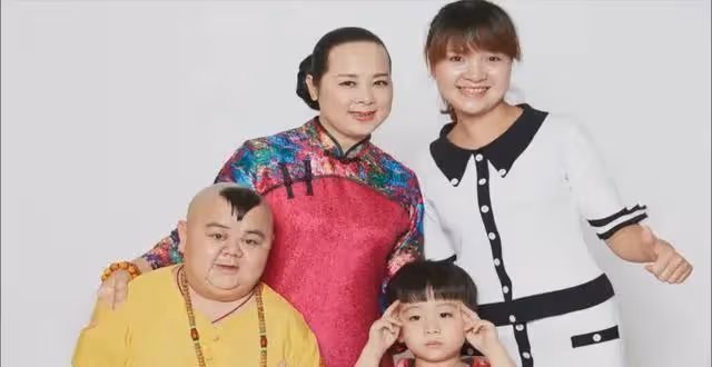他身高僅1米2,卻買7套房開豪車,迎娶1米65女演員成人生贏家