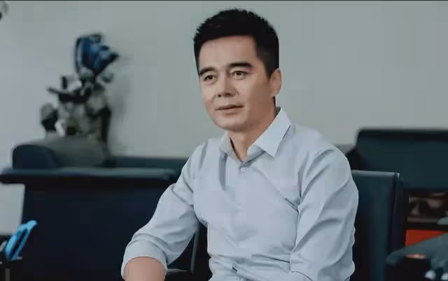 二婚的聶遠,三婚的汪峰,四婚的許亞軍,沒贏過八婚的他