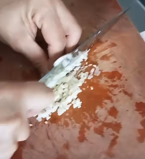 吳綺莉切大蒜被嘲笑:菜板那麼髒,女兒沒一起住啊