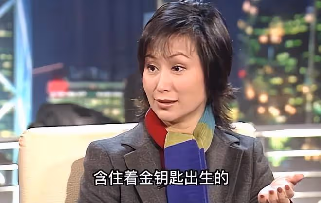 何超瓊和父親何鴻燊舊照公開:1969年住豪宅,從小就跟父親做事業