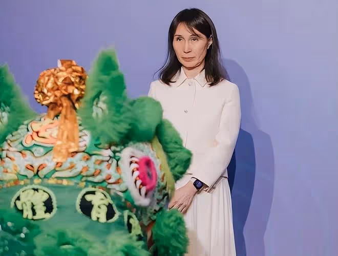 何超瓊何超鳳姐妹共同出席商會,一個嚴肅一個慈祥,姐妹性格互補