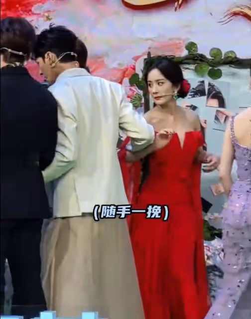 《狐妖月紅篇》發布會,龔俊「順手牽楊」超搞笑,楊冪爆龔俊糗事
