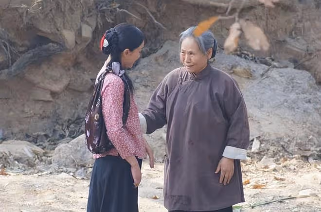 葦青:一路好好走!普通老婦60歲被兒帶入圈,如今成「百億老太」