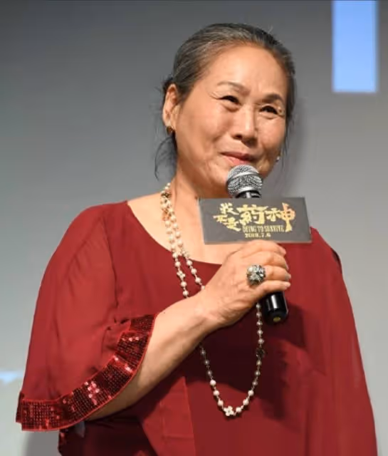 葦青:一路好好走!普通老婦60歲被兒帶入圈,如今成「百億老太」