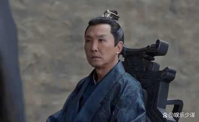 慶餘年2：終於明白寢宮全是蠟燭，並非燒香拜佛，而是懼怕葉輕眉