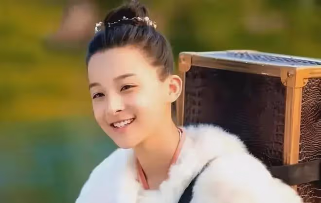 《慶餘年》所有男人的白月光葉輕眉,演員19歲了,膚白貌美大長腿