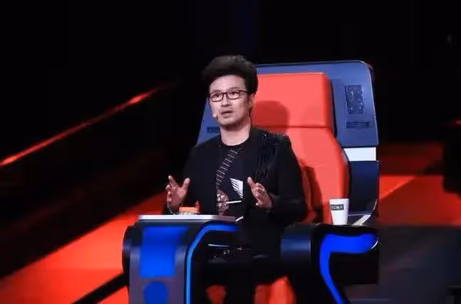 著名歌手汪峰新戀情官宣登上熱搜!演藝圈明星婚姻為何如此熱鬧