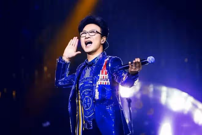 著名歌手汪峰新戀情官宣登上熱搜!演藝圈明星婚姻為何如此熱鬧