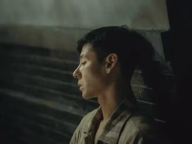 看臉像瘋癲反派,但演技催人淚下!他三搭秦昊,戲外是音樂劇王子