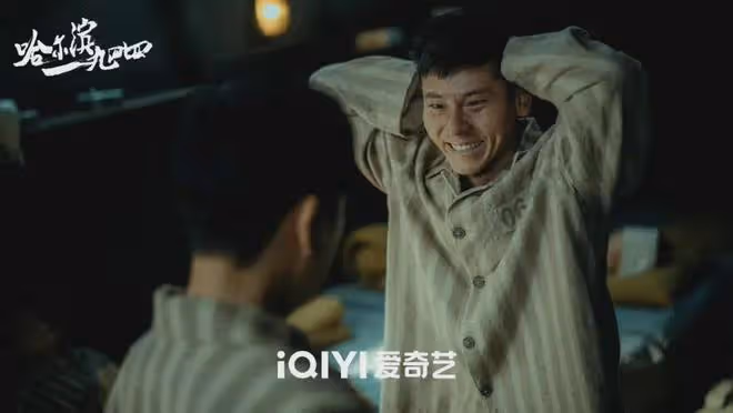看臉像瘋癲反派,但演技催人淚下!他三搭秦昊,戲外是音樂劇王子