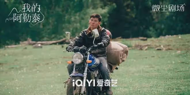 看臉像瘋癲反派,但演技催人淚下!他三搭秦昊,戲外是音樂劇王子