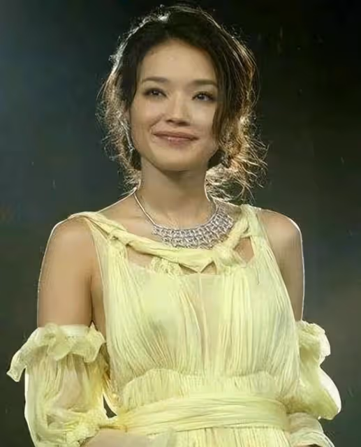19歲被迫,拍出全裸寫真,20歲一脫成名,性感女神的舒淇成長之路