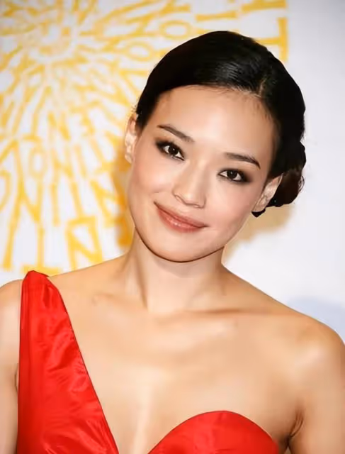 19歲被迫,拍出全裸寫真,20歲一脫成名,性感女神的舒淇成長之路