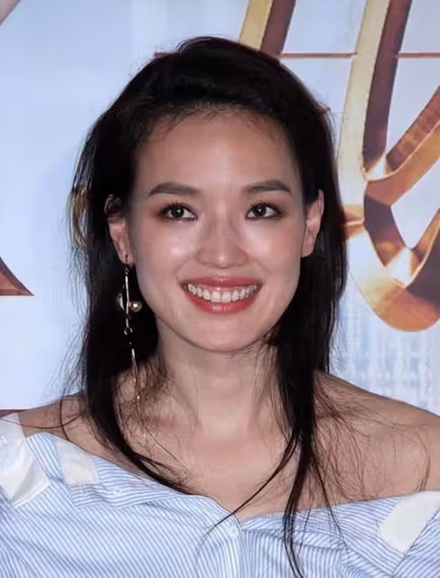 19歲被迫,拍出全裸寫真,20歲一脫成名,性感女神的舒淇成長之路