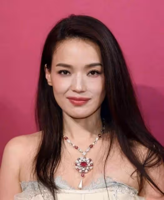 19歲被迫,拍出全裸寫真,20歲一脫成名,性感女神的舒淇成長之路
