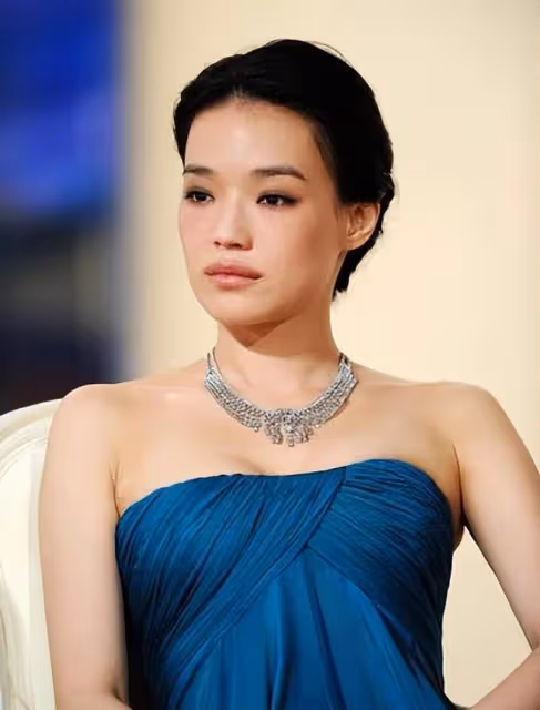 19歲被迫,拍出全裸寫真,20歲一脫成名,性感女神的舒淇成長之路