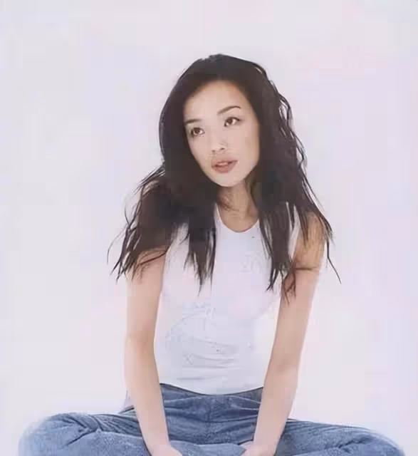 19歲被迫,拍出全裸寫真,20歲一脫成名,性感女神的舒淇成長之路