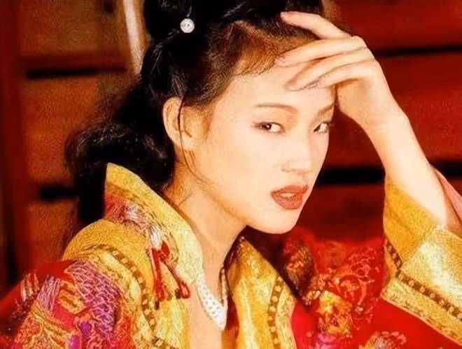 19歲被迫,拍出全裸寫真,20歲一脫成名,性感女神的舒淇成長之路
