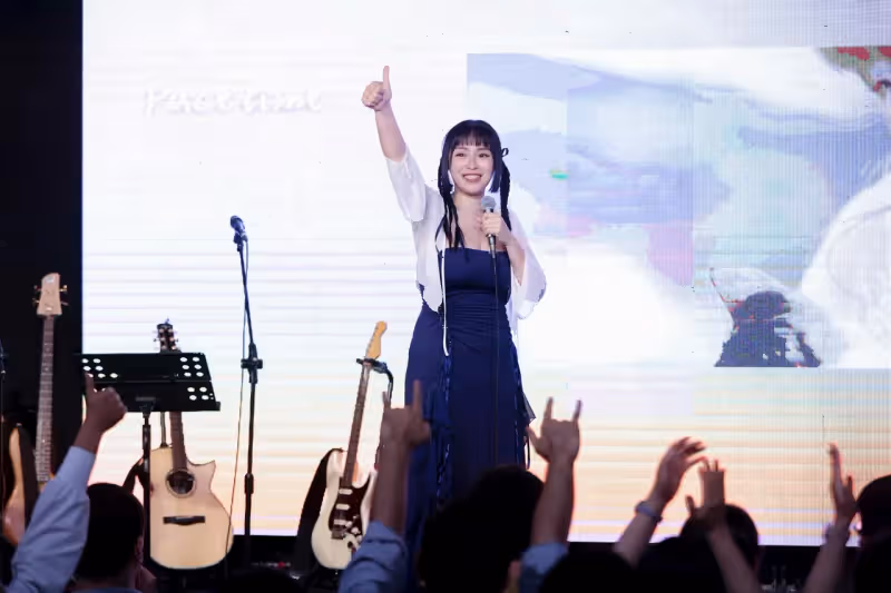 實況主「開水小姐」開唱 好大的面子邀來鳳小岳合唱