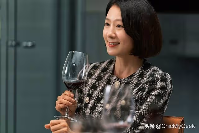 韓國影后金喜愛為家庭息影8年,老公從商人晉身國會議員!