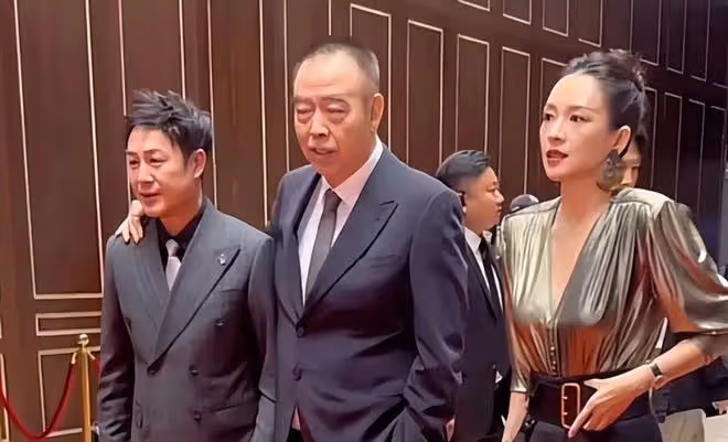 45歲章子怡現身坎城被外國粉絲包圍,展現她的「國際江湖地位」