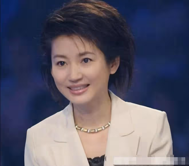 央視主持人大聚會!56歲王小丫罕露面狀態好,與尼格買提有說有笑