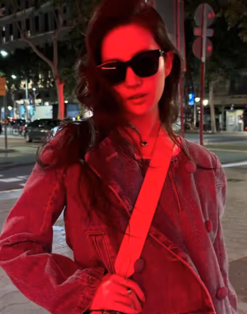 劉亦菲西班牙街拍驚艷亮相,私服造型引關注,時尚品味再獲讚譽