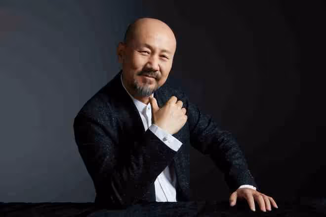騰格爾嗜酸出圈,連續五年嘗未熟綠杏,酸爽反應引熱議