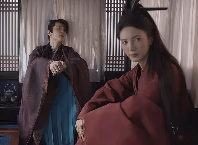 38歲辛芷蕾對比33歲李沁,老天賞飯吃與科班演技,差距一目了然