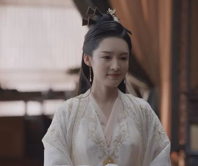 38歲辛芷蕾對比33歲李沁,老天賞飯吃與科班演技,差距一目了然