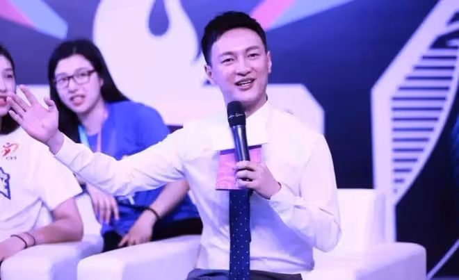央視前主持人泰國跳樓身亡，死因曝光頭被打斷腿變形，更多隱情