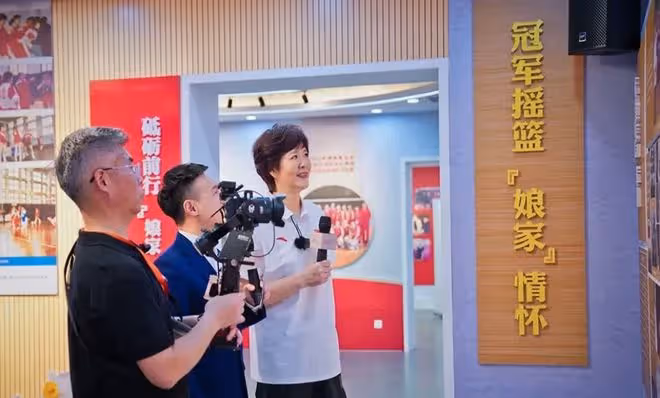 央視前主持人泰國跳樓身亡,死因曝光頭被打斷腿變形,更多隱情