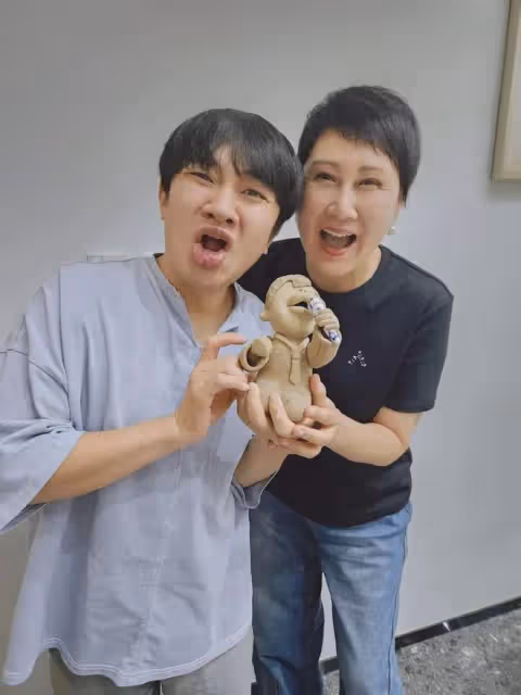 笑死!凱麗送王祖藍的禮物太絕了,兩人私下關係竟這麼好