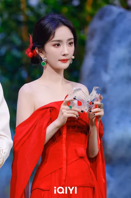 楊冪扮千年狐妖「人狠話不多」　龔俊酒後拉著她哭：好難受