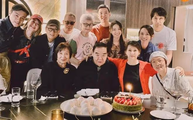 TVB老戲骨時隔多年再拍劇,疫情三年生活變簡單,73歲生日獲好友慶祝