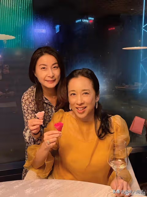 朱玲玲再當婆婆!三兒子霍啟人求婚成功,對方打扮樸素似郭晶晶