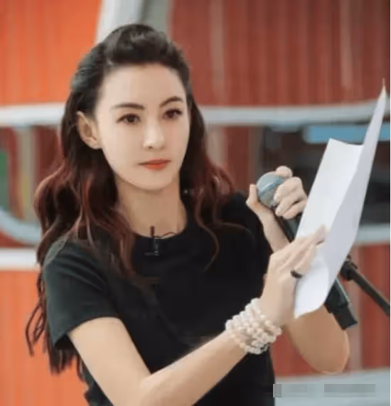 港媒曝陳冠希是張柏芝三胎生父,謝霆鋒父子震怒,張柏芝沉默了