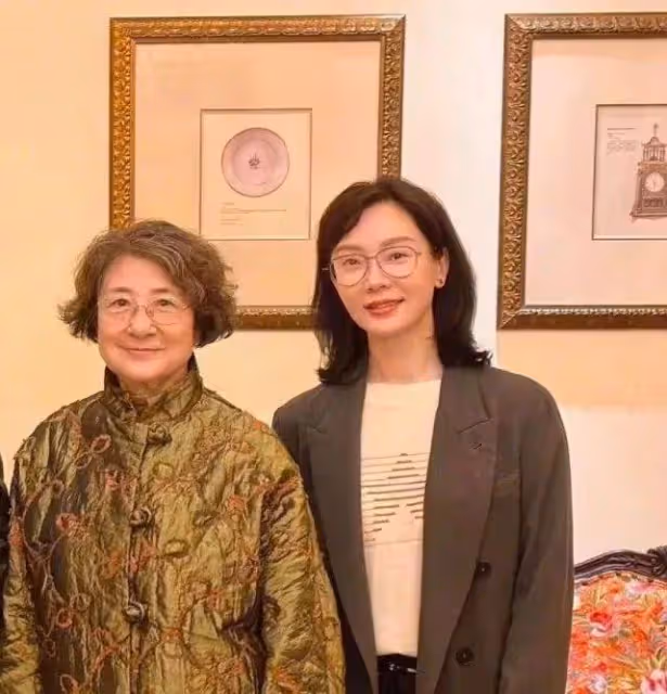 45歲陳數全家福曝光!和婆婆同框狀態差距大,一個是真奶奶,一個像美少女