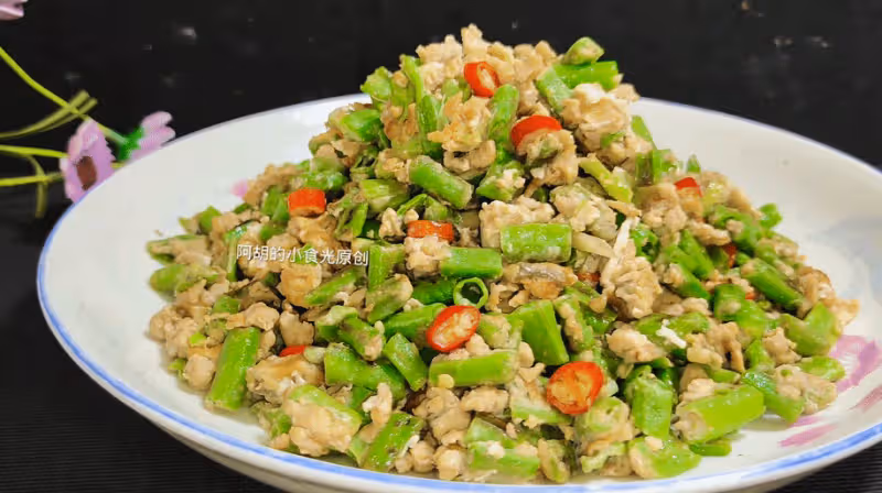 夏天這菜使勁吃,3塊一把的「菜中上品」!大火炒一盤,撬開你的味蕾、滿口鮮